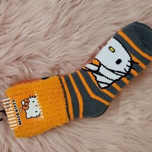 Brand New SANRIO HELLO KITTY CREW SOCKS-2CT